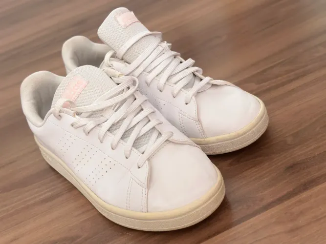Tenis adidas em couro original 35