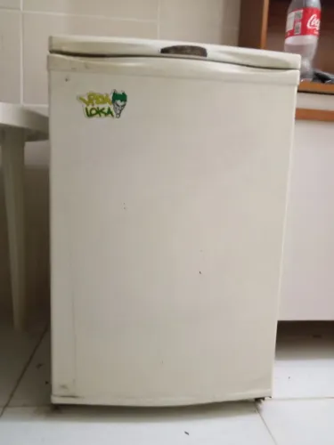 Vende-se frigobar