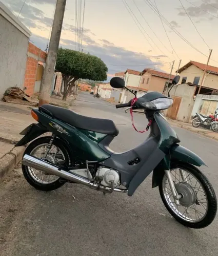 Vendo honda biz 100 leilão moto pra rodar de boa manutenção recente tudo ok