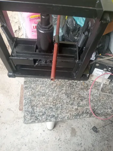 Vendo prensa hidráulica ideal para chinelos e outros