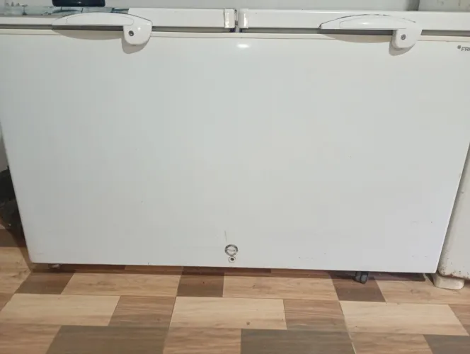 Vende se este frizzer 2 portas 