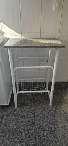 FUTEIRA COM TAMPO DE MÁRMORE