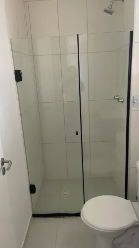 Box de Banheiro em Vidro Temperado 1,01 x 1,78 m - Porta de Abrir - Perfil Preto
