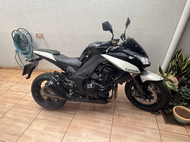 Z1000 2011 com passagem por leilão