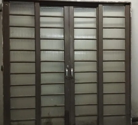 Porta Balcão 2.00 x 2.10 em aço com vidros nova num usada na cor cinza