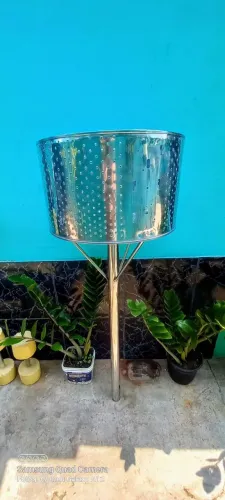 Lixeira toda de inox com instalação 