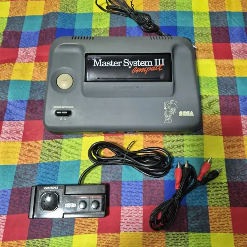 Master System 3 Compact com Sonic na memória, mod AV e controle original 