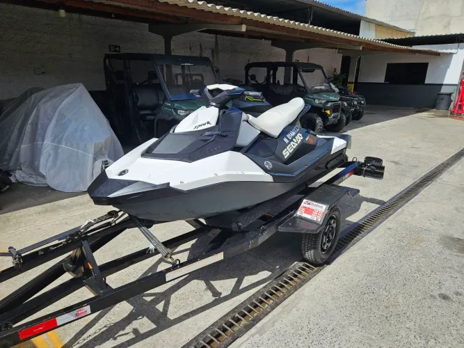 Jetski seadoo Spark 90hp 3 lugares