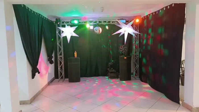 Boate completa com som e iluminação 