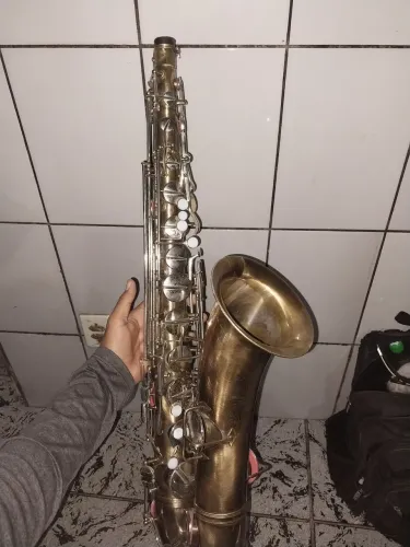 Saxofone Tenor Italiano usado R$1.700,00