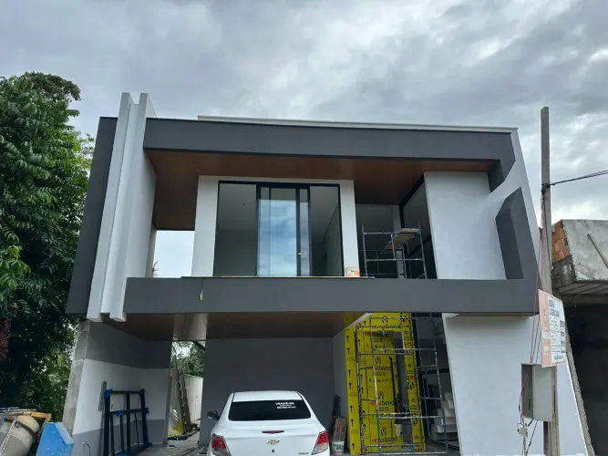 Vivenda das Marinas - Casa Duplex 4 Quartos Sendo 3 Suítes, Piscina, Energia Solar e Wallb