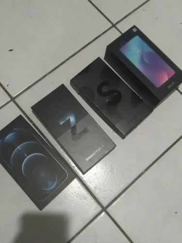 Caixas de celulares vazia