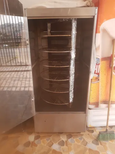 Cervejeira. 450. Litros. E máquina de frango. Assado. Inox