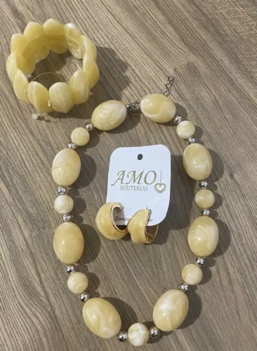 Kit colar, brincos e pulseira