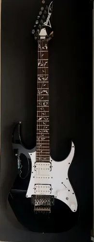 Guitarra Ibanez Jem Jr em estado de Nova, com case rígido. 