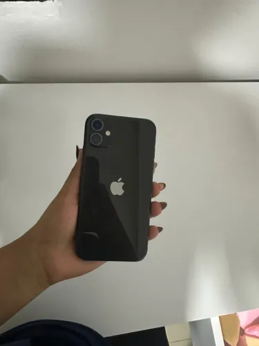 iPhone 11 64GB por R$700,00