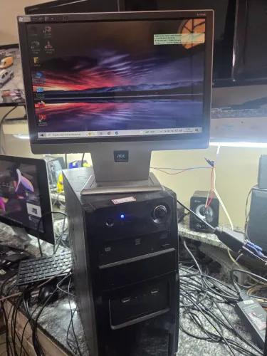 Microcomputador completo básico para estudos.