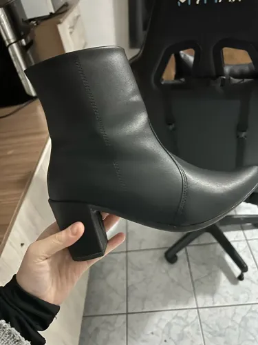 Bota Preta Feminina de Salto Bloco - Linda e Conservada