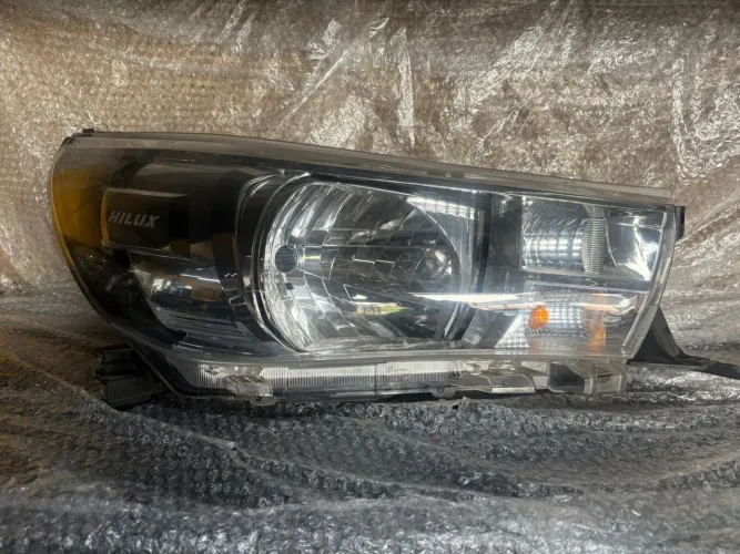 Farol Direito Hilux 2020
