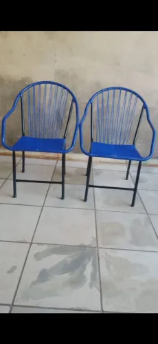 Vendo duas cadeiras azul adultas