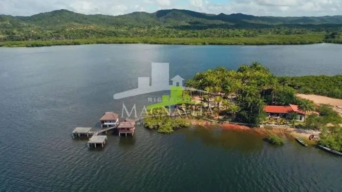 Ilha Privativa à Venda na Baía de Todos os Santos, 60.000m², 2 Bangalôs, Casa Sede, Praia