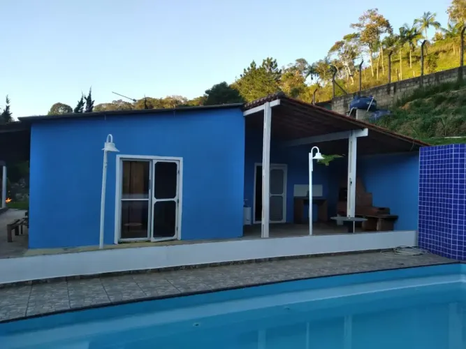 Chácara com lago e piscina próximo a Juquitiba