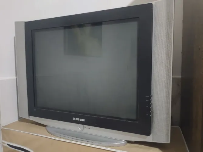 "tv de tubo" - TVs no Brasil