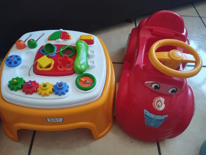 Mesa didática mais carrinho infantil pélo preço de um 