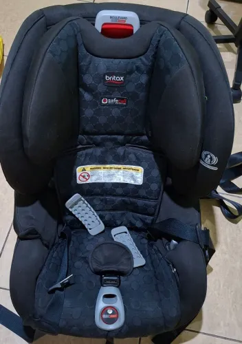 Cadeirinha/Bebê conforto britax