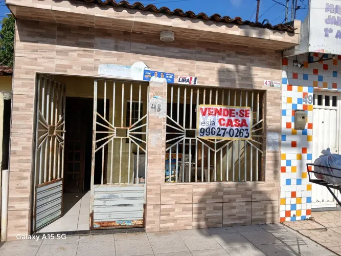 Casa a venda na principal