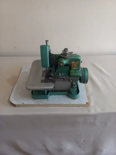Máquina de Costura Overlock 