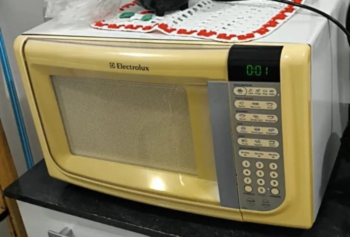 Vende se geladeira e microondas