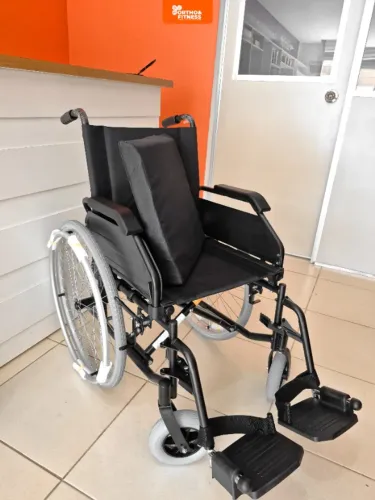 Cadeira de Rodas Dobrável Standard - Hidrolight [Suporta até 125kg]