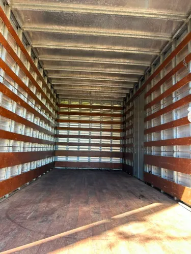Caminhão impecável