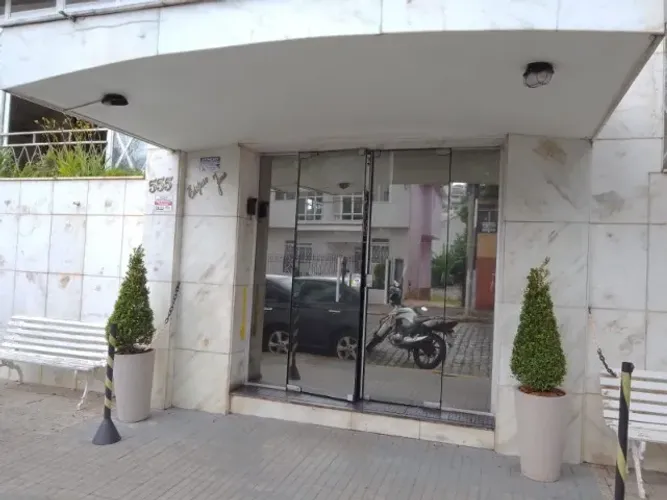 Alugo este apartamento no centro de São Lourenço