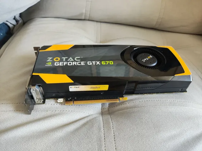 Placa de vídeo Zotac Geforce GTX 670 2GB