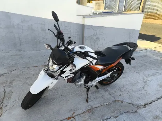 Honda CB Twister 250 2017 - 51 mil km, original e muito conservada