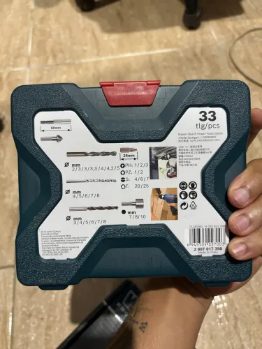Furadeira e Parafusadeira + kit de brocas completo
