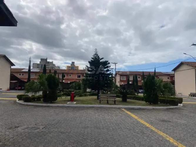 Casa duplex com 3 quartos, 1 suíte, 2 vagas no Condomínio Monte Verde Morada de