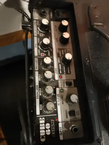 amplificador ROLAND CUBE 60