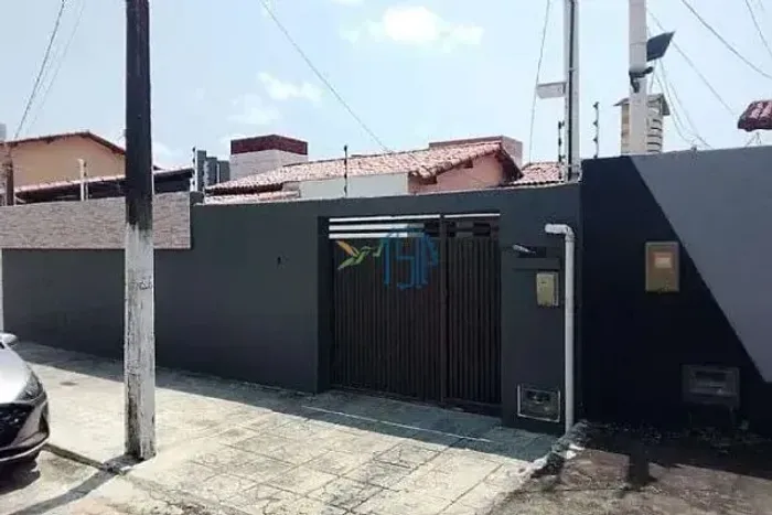 CASA AMPLA COM 4 QUARTOS, SUÍTE, 360M² DE TERRENO E 3 VAGAS À VENDA EM NEÓPOLIS!