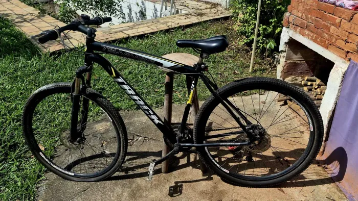 Bicicleta - Track aro 29 de 21 marchas com freios a disco