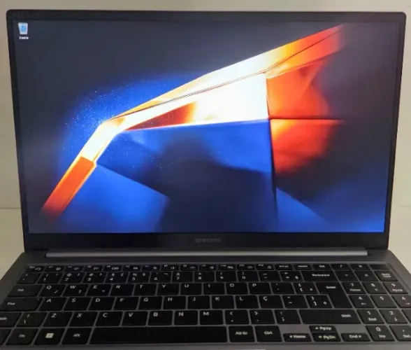 NoteBook SamSung Galaxy Book4 i3-1315U (Semi Novo)