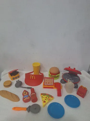 Combo Miniaturas atendente de McDonald's comidinha cozinha
