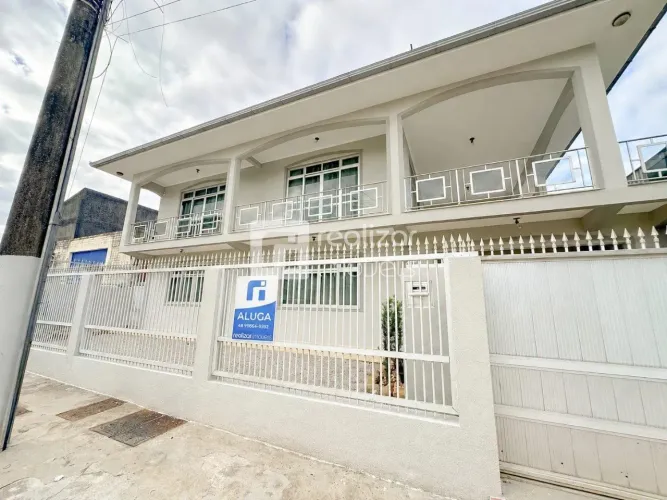 Casa de 4 dormitórios bairro Ipiranga em Florianópolis
