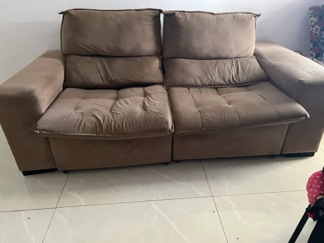 Vende-se um sofá