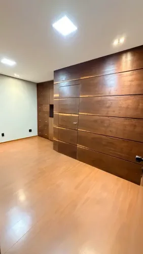 SALA COMERCIAL( 72 m2 / 5 ares)