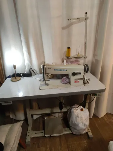 Torrando máquina de costura industrial 