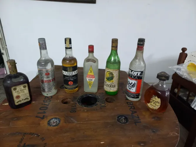 Coleção de garrafas anos 80