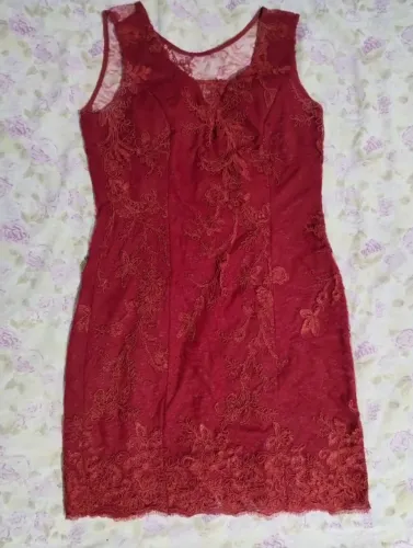 Vestido de festa marsala
